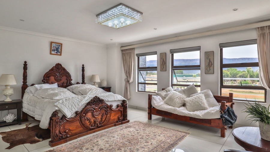6 Bedroom Property for Sale in The Coves North West